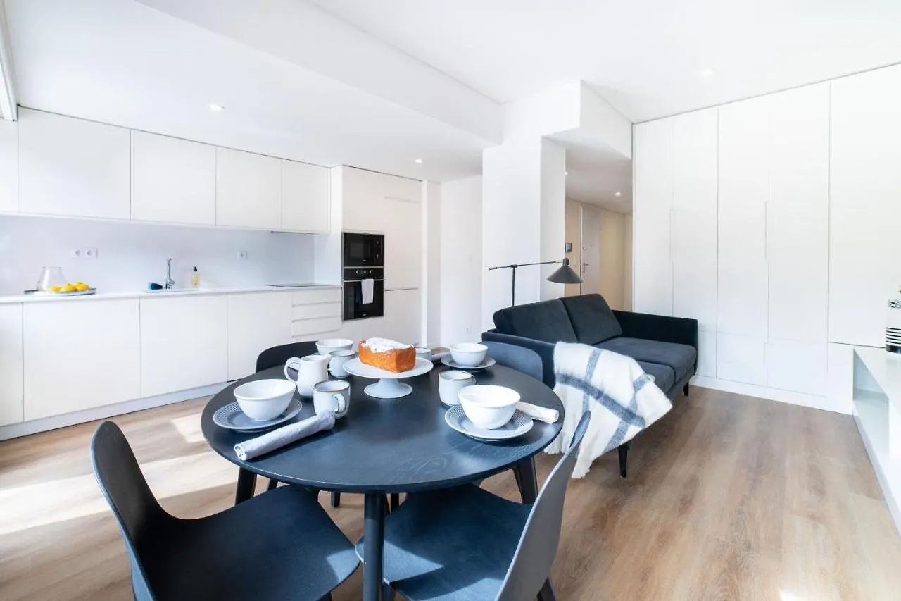 Lusiadas 53 2ºd - Beautiful Two-Bedroom Apartment Lisbon