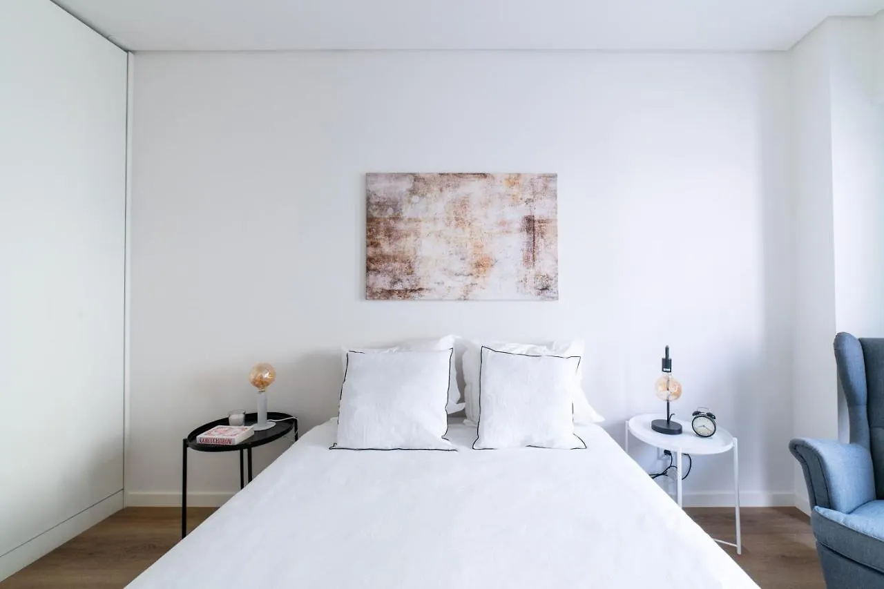 Lusiadas 53 2ºd - Beautiful Two-Bedroom Apartment Lisbon 0*,  Portugal