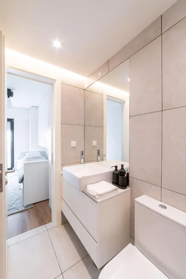Lusiadas 53 2ºd - Beautiful Two-Bedroom Apartment Lisbon