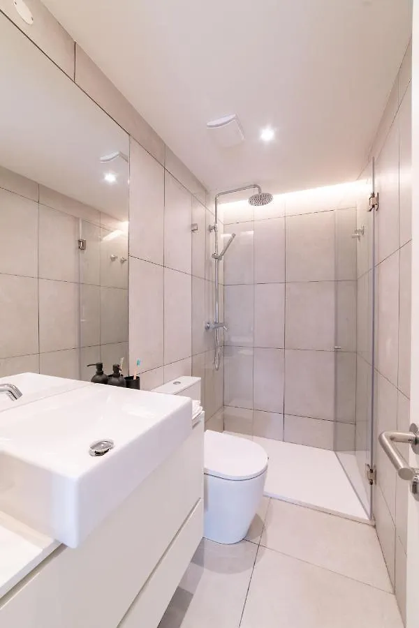Lusiadas 53 2ºd - Beautiful Two-Bedroom Apartment Lisbon